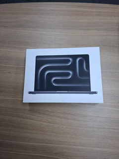 MacBook Pro M3 PRO 14-inch  / 512GB SSD 18GB RAM