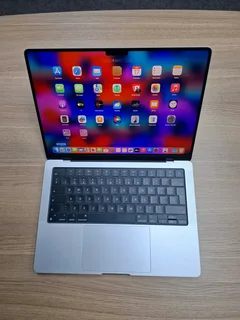 MacBook Pro M3 PRO  Chip / 512GB SSD 18GB RAM