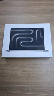 MacBook Pro M3 Chip / 512GB SSD 8GB RAM