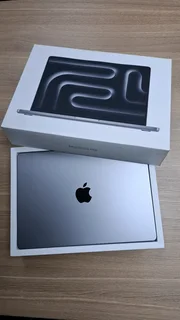 MacBook Pro M3 Chip / 512GB SSD 8GB RAM