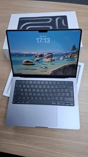 MacBook Pro M3 Chip / 512GB SSD 8GB RAM