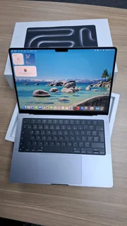 MacBook Pro M3 Chip / 512GB SSD 8GB RAM