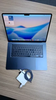 MacBook Air M2 15-inch / 256GB 8GB RAM