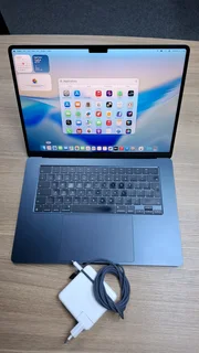 MacBook Air M2 15-inch / 256GB 8GB RAM