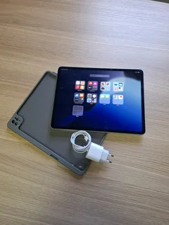 iPad Pro 12.9-inch 6th Gen  / M2 Chip 128GB Wifi  &amp; Cellular