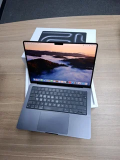 MacBook Pro M3 PRO 14-inch  / 512GB SSD 18GB RAM