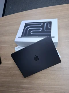 MacBook Pro M3 PRO 14-inch  / 512GB SSD 18GB RAM