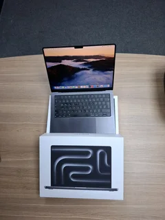 MacBook Pro M3 PRO 14-inch  / 512GB SSD 18GB RAM