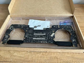 MacBook Pro 13&#34; Logic Board (A1706, 2017) | i5 3.1GHz | 8GB RAM | 256GB SSD