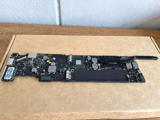 MacBook Air 13&#34; Logic Board (A1466/A1465, 2011) | i5 1.7GHz | 4GB RAM