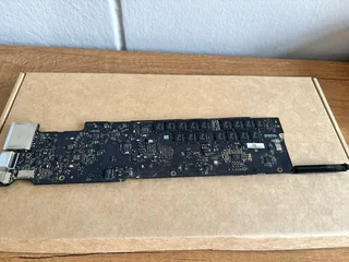 MacBook Air 13&#34; Logic Board (A1466/A1465, 2011) | i5 1.7GHz | 4GB RAM
