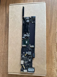MacBook Air 13&#34; Logic Board (A1466/A1465, 2011) | i5 1.7GHz | 4GB RAM