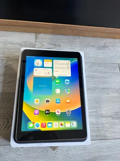  Apple iPad (5th Gen) – 9.7&#34;, 32GB, Wi-Fi | Space Grey