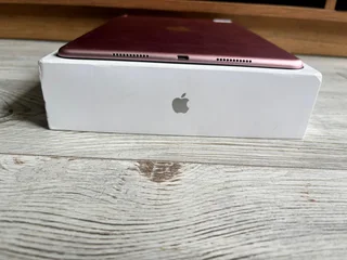 iPad Pro 10.5&#34; Retina (64GB, Wi-Fi) – Rose GoldCondition: Used – Tested and working perfectly