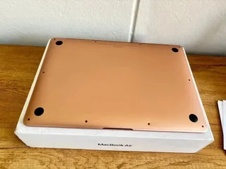 2020 Apple MacBook Air 13&#34; – Retina Display | Touch ID M1 chip 8GB 256GB SSD