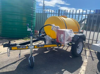 600 LITRE PLASTIC DIESEL BOWSER - GALVANISED CHASSIS