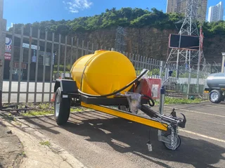 600 LITRE PLASTIC DIESEL BOWSER - GALVANISED CHASSIS