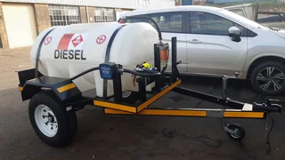 750-1000 LITRE DIESEL BOWSER PLASTIC - GALAVANISED CHASSIS