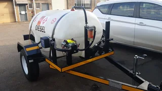 750-1000 LITRE DIESEL BOWSER PLASTIC - GALAVANISED CHASSIS