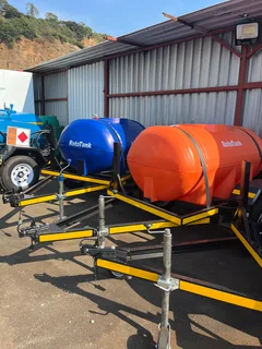 750-1000 LITRE DIESEL BOWSER PLASTIC - GALAVANISED CHASSIS