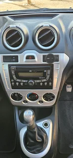 Ford figo 1.4i trendline 2014