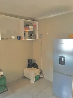 Separate entrance to rent in Scottsville R3250