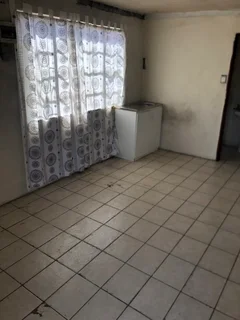 Separate entrance to rent in Scottsville R2200
