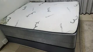 Bamboo Orthopedic Dreamscape Mattress (queen size) and bed base