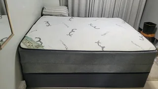 Bamboo Orthopedic Dreamscape Mattress (queen size) and bed base