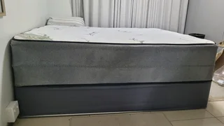 Bamboo Orthopedic Dreamscape Mattress (queen size) and bed base