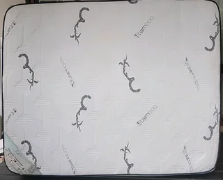 Bamboo Orthopedic Dreamscape Mattress (queen size) and bed base