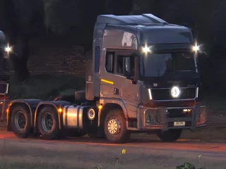 BE YOUR OWN BOSS-TRUCKING