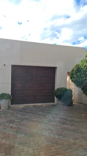 TUINWOONSTEL STUDENTE  ACCOMMODASIE NINAPARK AKASIA PRETORIA