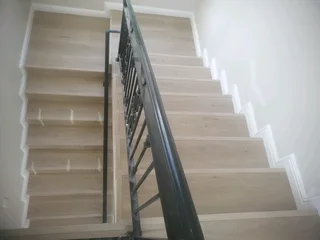 Laminate and vinly installation, screeding, skirtings and carpetiles as well