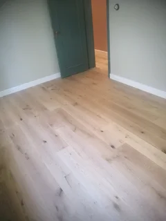 Laminate and vinly installation, screeding, skirtings and carpetiles as well