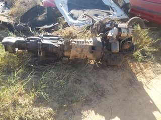 Mitsubishi pajero 3.2 diesel engine and gearbox spares