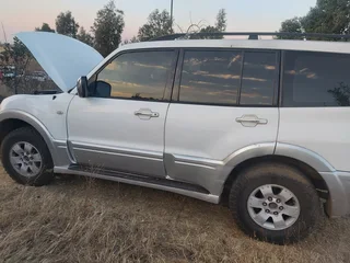 Mitsubishi pajero 3.2 diesel parts