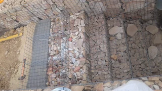 RETAINING WALLS/GABIONS/STONE WALLS/MESH BASKETS