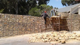RETAINING WALLS/GABIONS/STONE WALLS/MESH BASKETS