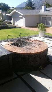 CLADDING/GABIONS &amp; RETAINING WALLS