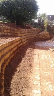CLADDING/GABIONS &amp; RETAINING WALLS