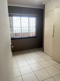 Room To Rent In A Shared 3 Bedroom Flat Available Immediately!