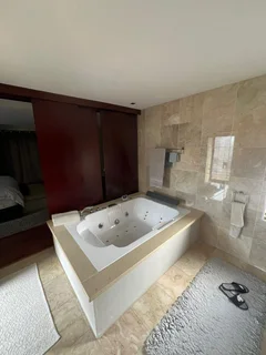 Whirlpool Bluetooth Jacuzzi R20 000