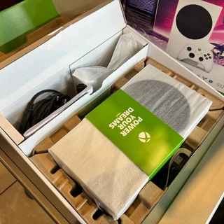 In Box, Like New Complete White Xbox Series S 512gb Version for Sale…