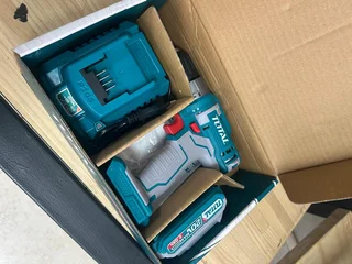 Brand New Taladro Total (SP20s) Professional Cordless 20v Lithium -Ion Drill Complete with Charger..