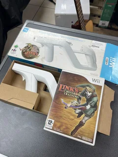 In Box Like New Nintendo Wii Link’s Crossbow Training Complete with Game and Wii Zapper for Sale…