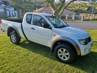  For Sale: 2011 Mitsubishi Triton 2.5 Di-D E/C – R124 900 Location: East London Eastern cape  Yea
