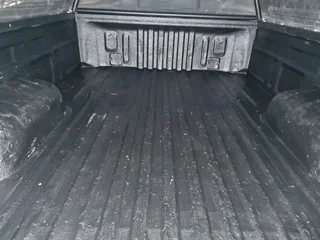 2012 Toyota Hilux 2.5 D4D SRX S/C 4x4Immaculate Condition280 000kmFull service historyCattle RailsAR