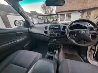 2012 Toyota Hilux 2.5 D4D SRX S/C 4x4Immaculate Condition280 000kmFull service historyCattle RailsAR