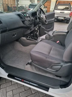 2012 Toyota Hilux 2.5 D4D SRX S/C 4x4Immaculate Condition280 000kmFull service historyCattle RailsAR